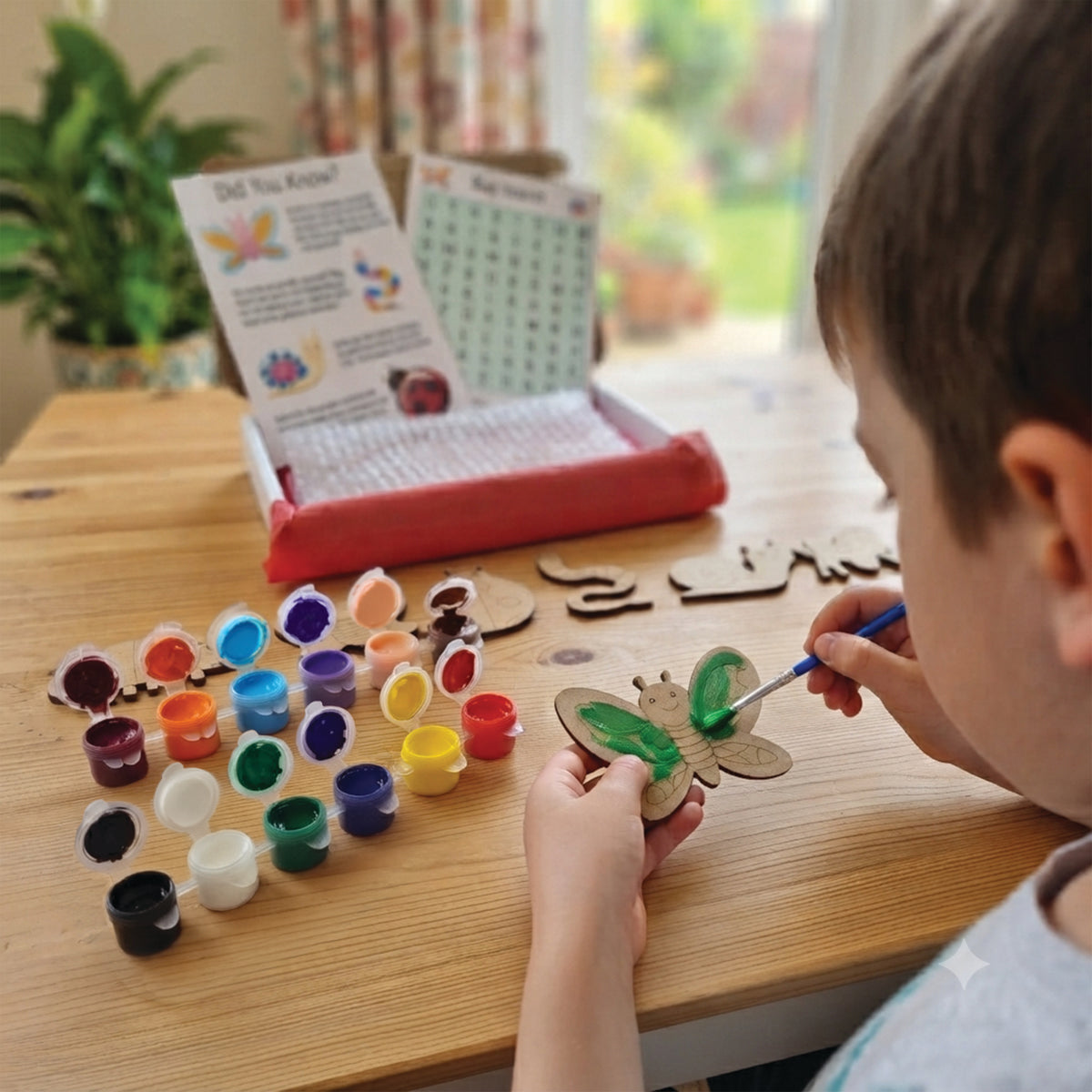 Kitchen Buddies Bugs Kids Painting Set 4+ - Fridge Magnets - 8 Shapes