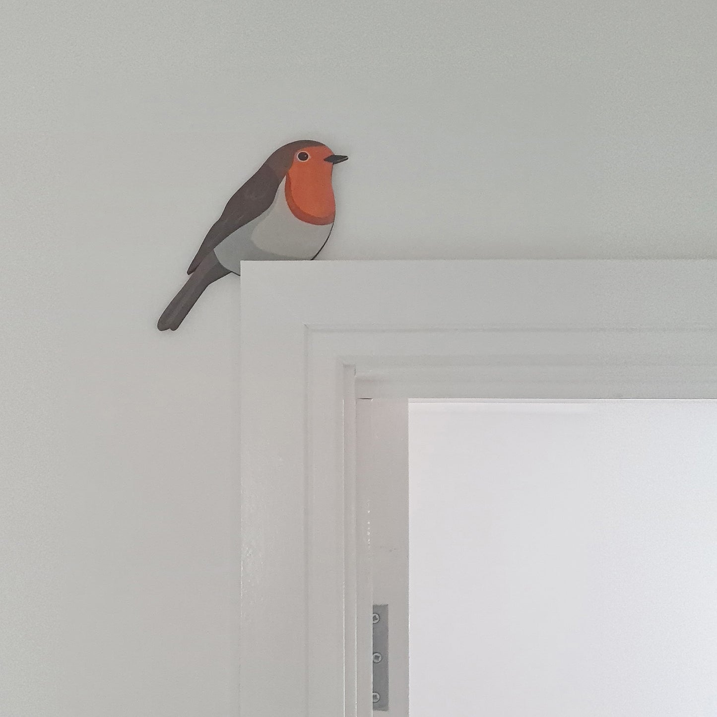 Robin Hand Painted Wooden Bird Corner Decoration - Left or Right Facing - Perfect For Door Frames, Cupboards, Light Switches, Pictures & More