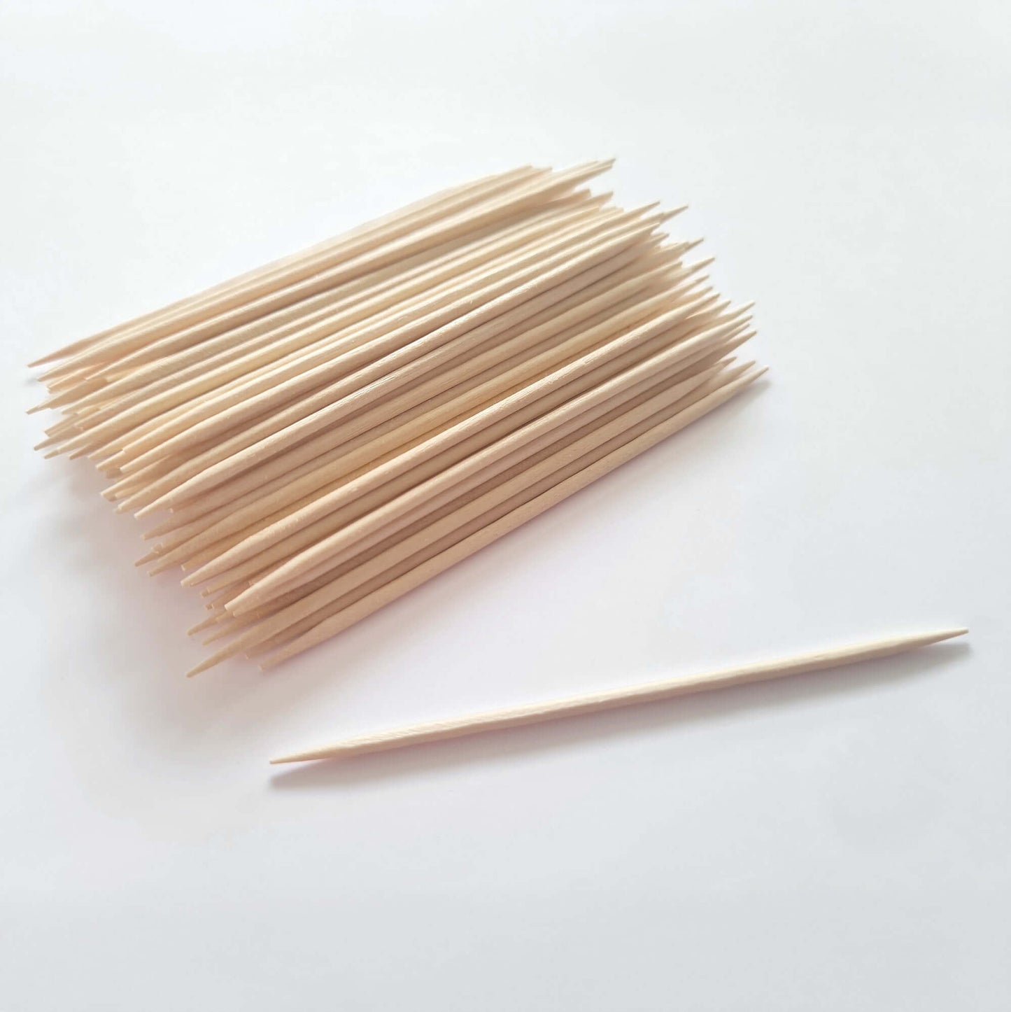200 Wooden Cocktail Sticks - Premium Birchwood Double Pointed 8cm - Food Safe & 100% Biodegradable - for Food, Cocktails & Oral Hygiene