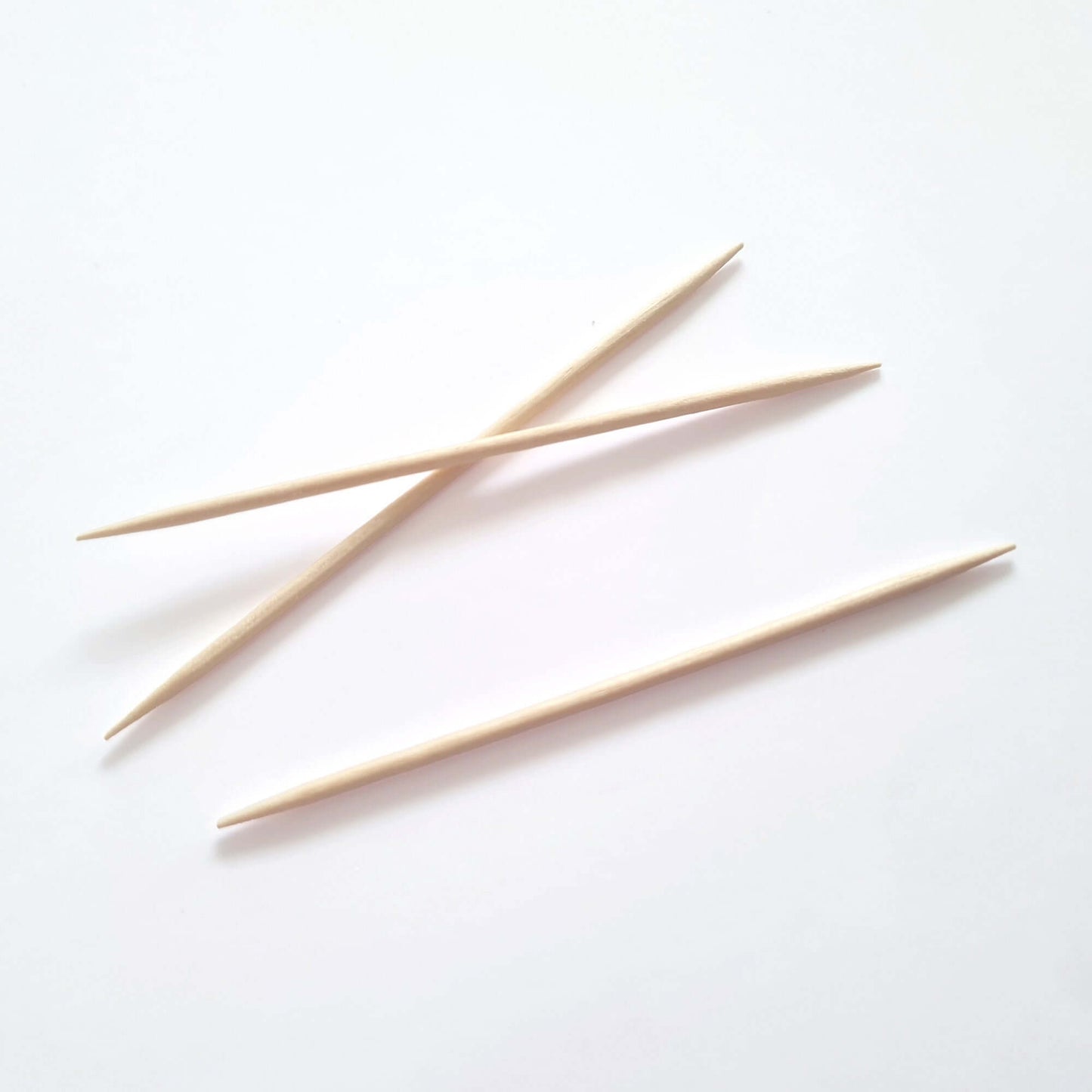200 Wooden Cocktail Sticks - Premium Birchwood Double Pointed 8cm - Food Safe & 100% Biodegradable - for Food, Cocktails & Oral Hygiene