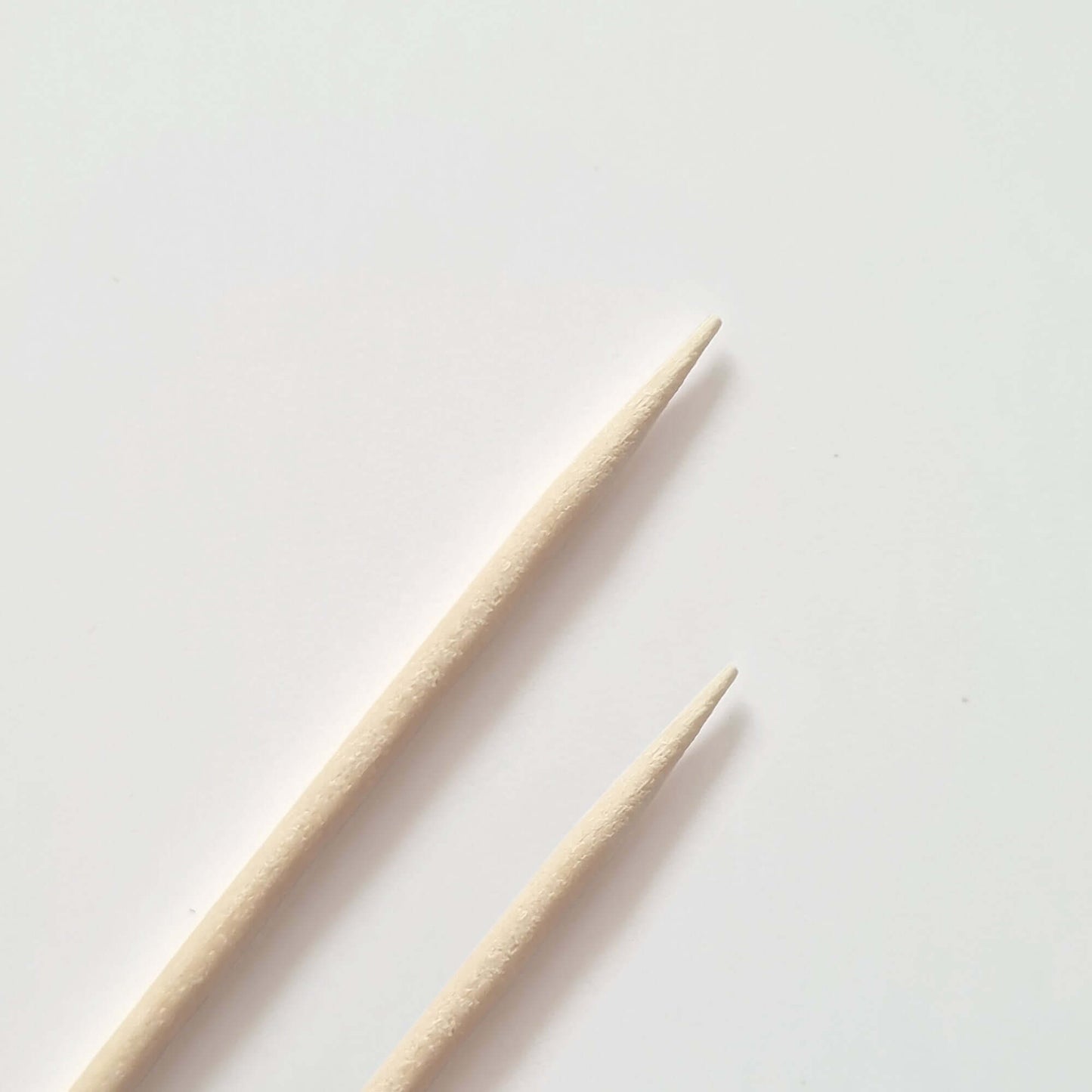 200 Wooden Cocktail Sticks - Premium Birchwood Double Pointed 8cm - Food Safe & 100% Biodegradable - for Food, Cocktails & Oral Hygiene